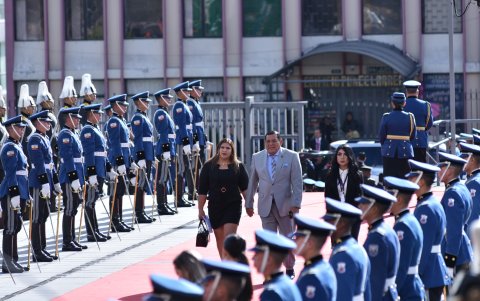 El asambleísta Jorge Chamba fue uno de los primeros legisladores en llegar al Palacio Legislativo.