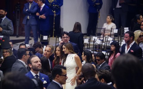 Lucía y Paola Jaramillo en el pleno de la Asamblea Nacional.
