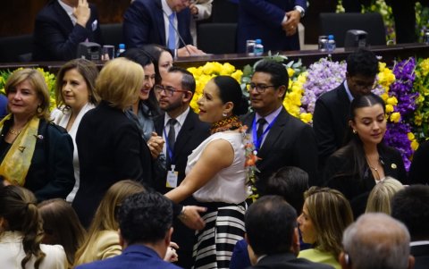 Diana Atamaint en la posesión de Daniel Noboa.