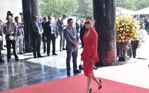 La asambleísta  optó por un elegante diseño estilo sastre de Gustavo Moscoso.