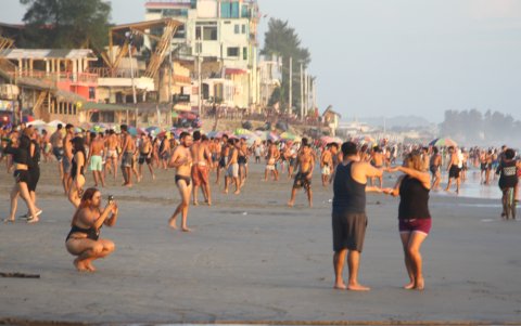 Salinas, Ayangue, Olón y Montañita recibieron aproximadamente 50.000 visitantes