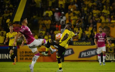 Los amarillos se impusieron 1-0 a los rayados en la primera fecha en Guayaquil