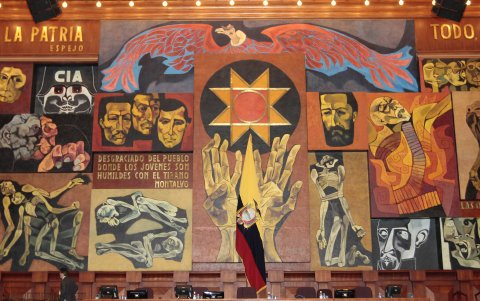 Mural Patria de Oswaldo Guayasamín en el pleno de la Asamblea.