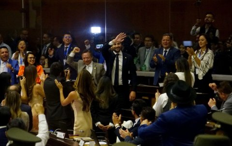 Niels Olsen fue electo como presidente de la nueva Asamblea con el acuerdo entre ADN, una parte de Pachakutik y Partido Social Cristiano.