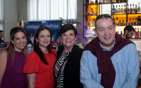 María José Larrea, Vanessa Ulloa, Julia Rodríguez y Cristhian Kalil.