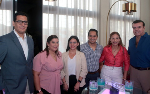 Sergio Moreno, Glenda Jouvín, Pamela Zarango, Édgar Orellana, Pamela Lara y Javier García.