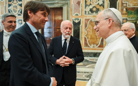 León XIV junto al director técnico de Società Sportiva Calcio Napoli