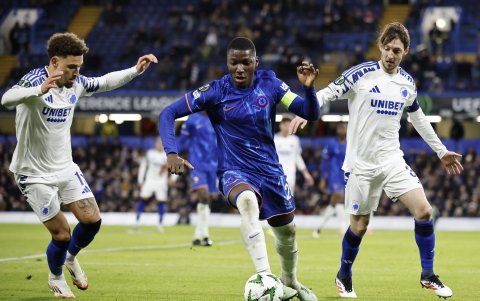 Moisés Caicedo apenas ha jugado 3 cotejos de Conference League, porque su técnico Enzo Maresca prefería utilizarlo en los partidos de Premier League.