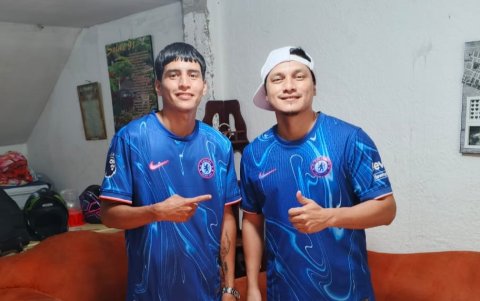 Luis Villagrán (i) y Fabiano Sisalima son íntimos amigos del volante ecuatoriano Moisés Caicedo, futbolista del Chelsea.