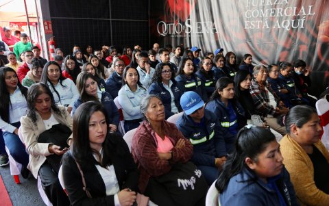 Mujeres reciben capacitaciones en políticas de paridad de género.