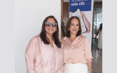 Pilar Hinojosa y Patricia Zevallos.