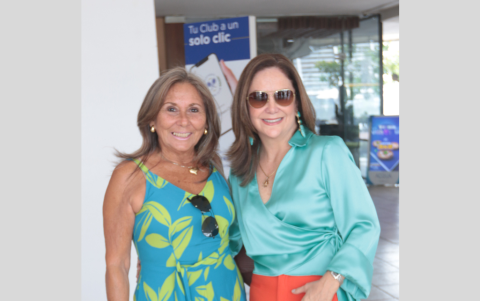 Carola de Asanza y Kathya Loyola.