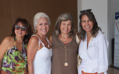 Cecilia de Haylock, Elizabeth Campodónico, Rocío Campodónico y Nena Witt.