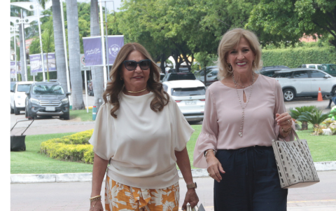 Rocío Blum y Gladys de Falquez.