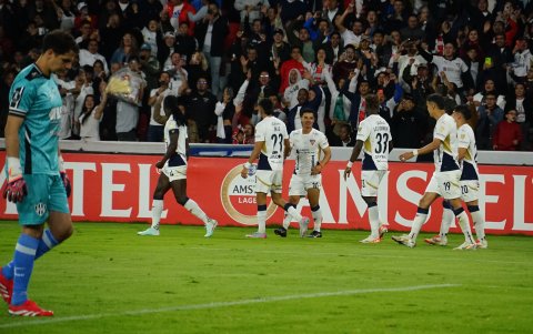 Liga de Quito derrotó 3-0 a Central Córdoba y sigue en competencia en la Copa Libertadores.