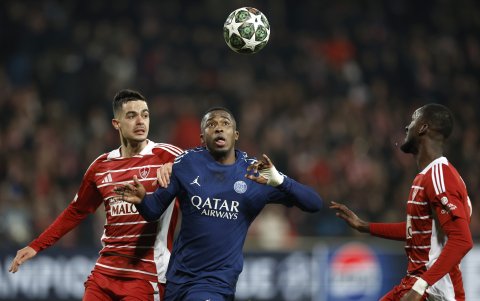 William Pacho va por la Champions League.