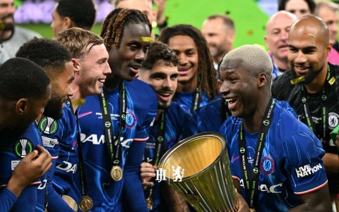 Moisés Caicedo, estrella de Chelsea, ganó la Conference League.