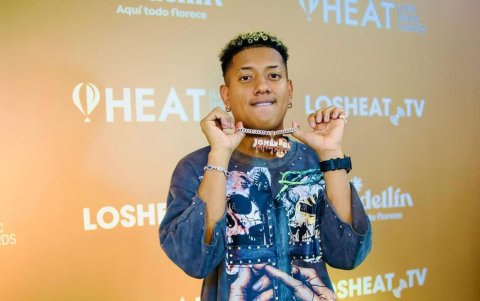 Jombriel en la alfombra roja de Premios Heat