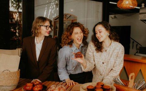 Shawarma estilo Jerusalén, pitas artesanales y mucho ‘shook’: Boker Tov es más que una cafetería, es una experiencia cultural en Quito.