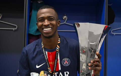 El ecuatoriano Willian Pacho es clave en la defensa de PSG