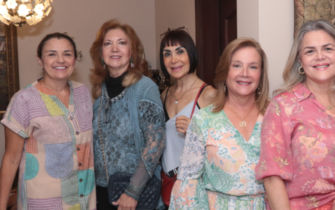 Ruth Edgecombe, Cecilia de Pérez, Gioconda Bacigalupo, Sonia Borja y Arita Orbe.