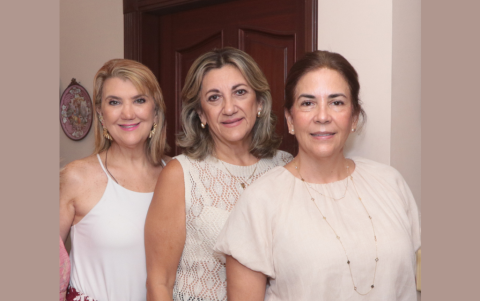 Angie Saab y María de los Ángeles López y Karina Torres.