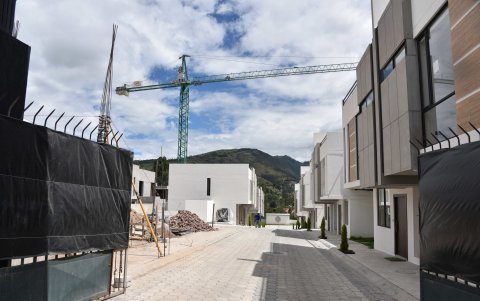 Los sobrevuelos en el Ilaló se realizan mensualmente. Los equipos determinan hasta las dimensiones de las edificaciones.