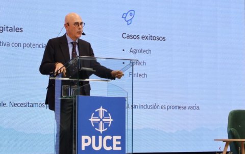 Universidad. La Pontificia Universidad Católica del Ecuador (PUCE), fue epicentro de un diálogo multisectorial sobre los desafíos socioambientales del país.