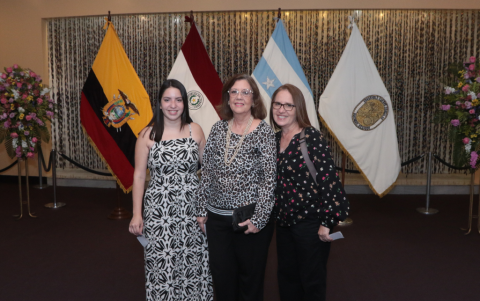 Valeria Mosquera, Ana María de Chin y Fabiola Domínguez.