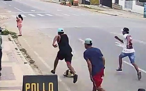 En cámara de seguridad se captó la persecución a un hombre, víctima de posible secuestro.