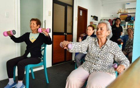 En Fisioage, ejercicios para los de más de 60 años de edad.