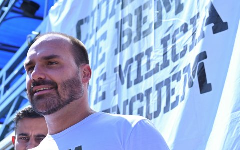 Eduardo Bolsonaro perdió su escaño de diputado tras ausentarse y mudarse a Estados Unidos