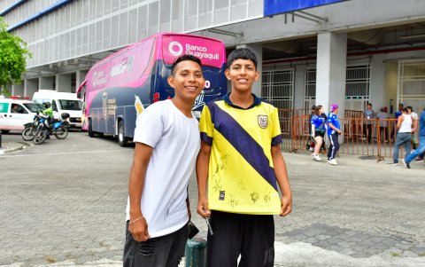 Una sonrisa se dibujó en los rostros de Anthony (d) y Joel tras lograr su objetivo.