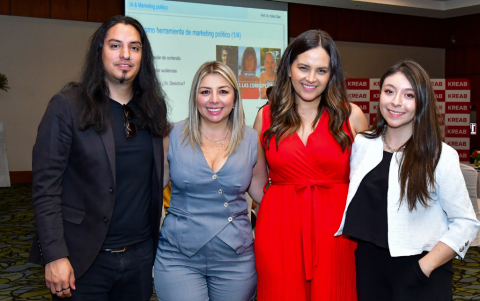 José Revelo, Daniela Bolaños, Karla Bravo y Doménica Sandoval.
