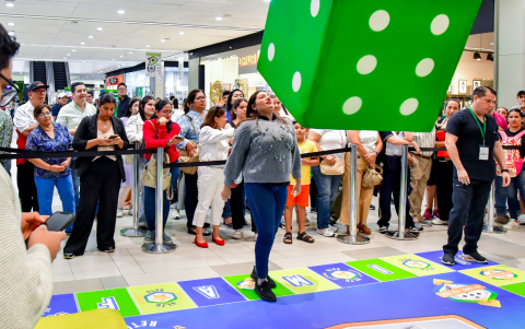 La dinámica del concurso simuló un juego de mesa gigante tipo parchís, que combinó desafíos lúdicos y mucha emoción entre los cuatro finalistas.