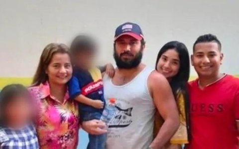 Alias 'Fito' e Inda Mariela Peñarrieta Tuarez junto a sus hijos