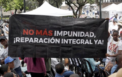 La propuesta incluye un pago inicial combinado (efectivo y tierras) y una fórmula financiera