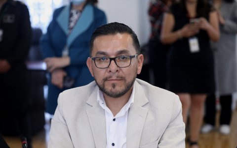 El legislador del correísmo Blasco Luna interpeló a la presidenta de la Comisión de Participación Diana Jácome por la aprobación del plan de trabajo.