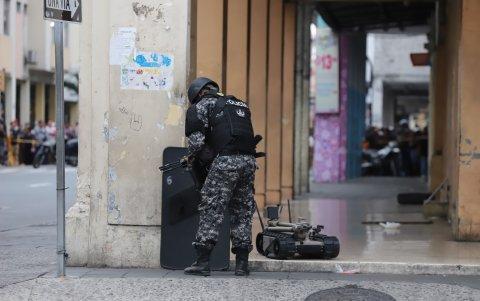 Aún no se determina si se trata o no de un explosivo.