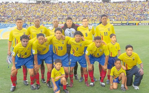 El exjugador (16) formó parte de una de las generaciones de futbolistas que clasificó a Ecuador a su primer Mundial.