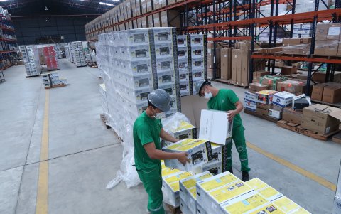 Una empresa de entrega de paquetes a casa y que trae paquetería desde el exterior.