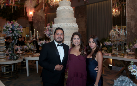 Cristóbal Freire con Andrea y Valentina Chiang.