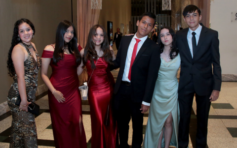 Rafaela González, Fiorella Ortiz, Luisa Arias, José Pulupa, María Teresa Viteri y Matías Franco.