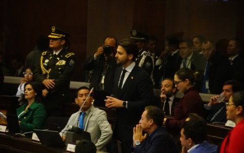 El correísmo apeló la presidencia de Niels Olsen después de que dio paso a la rectificación de la votación para el cambio del orden del día.