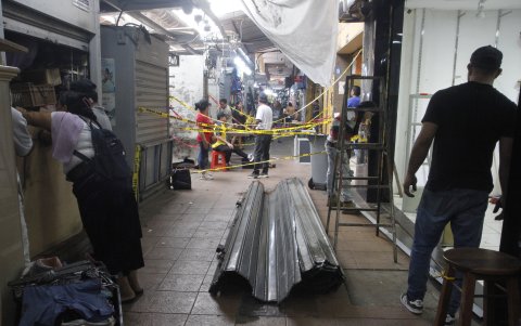 Atentado. Los comerciantes abrieron los negocios aledaños a los atacados días atrás. Allí, la afluencia de visitantes fue menor en comparación a otras áreas.