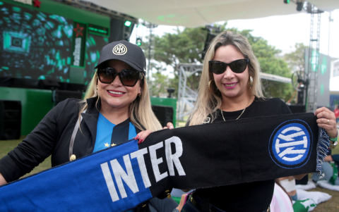 Lourdes Dumes y María del Mar Proaño.