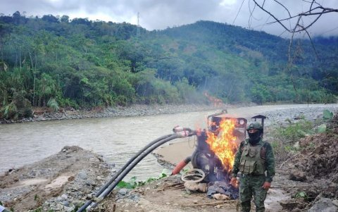 La minería ilegal no solo financia al crimen organizado, sino que también devasta el medio ambiente