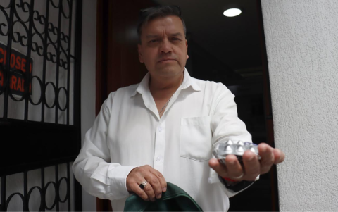 William Aulestia preside la Asociación de Pacientes Trasplantados, que exige medicamentos inmunosupresores, para seguir con vida.