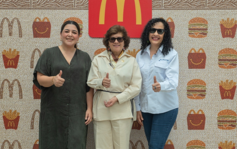 Gina Castagneto, Ivonne Núñez y Dolores Prado.