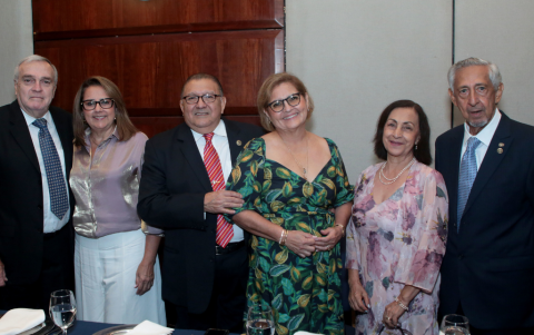 Luis Mejía, Mirian de Mejía, Jorge Estrella, Patricia de Estrella, Hilda de Graetzer y  Miguel Graetzer.
